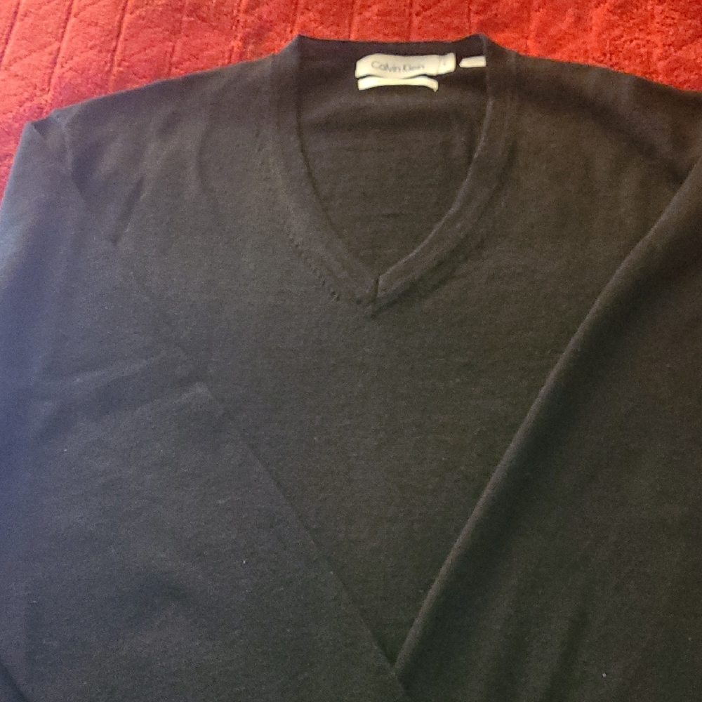 Calvin Klein Men's V-Neck Sweater in Black Size L
